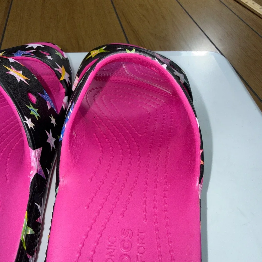 Crocs Classic Star Print Sandal‎ K Pink Black Multi Kids J4 209094-6UC NWT